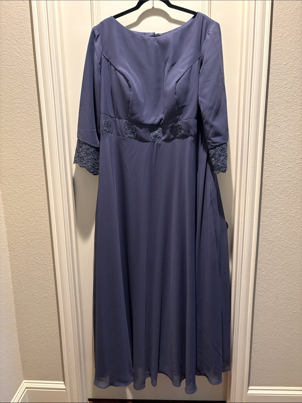 NWT A-Line/Princess
Scoop 3/4 Sleeves Plus Size Mother Of The Bride Dresses